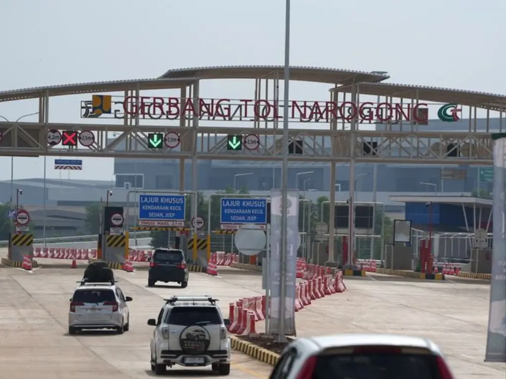 Gerbang Tol dalam kawasan Kota Wisata