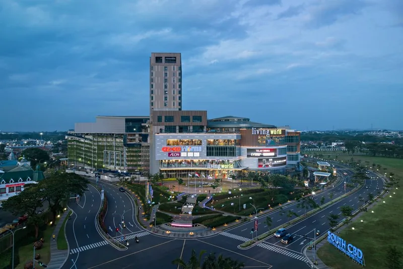 Mall Living World Kota Wisata — anchor mall kawasan yang dibuka Maret 2024