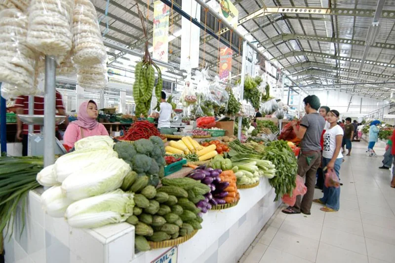 Fresh Market dan komunitas aktif Kota Wisata — 48.000 penghuni, 45+ klaster